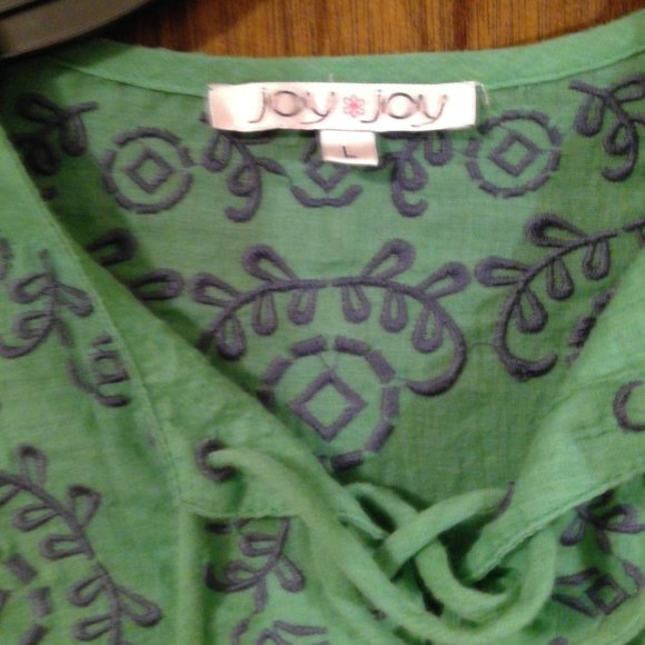 Joy Joy Blouse Green with blue embroidery. - Picture 2 of 3
